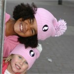 Leuchtbommelmuetze in rosa